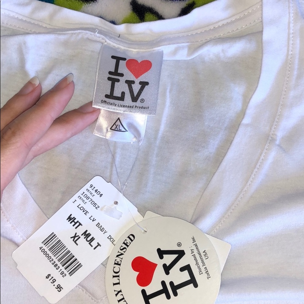 I♥️LV - Picture 2 of 2